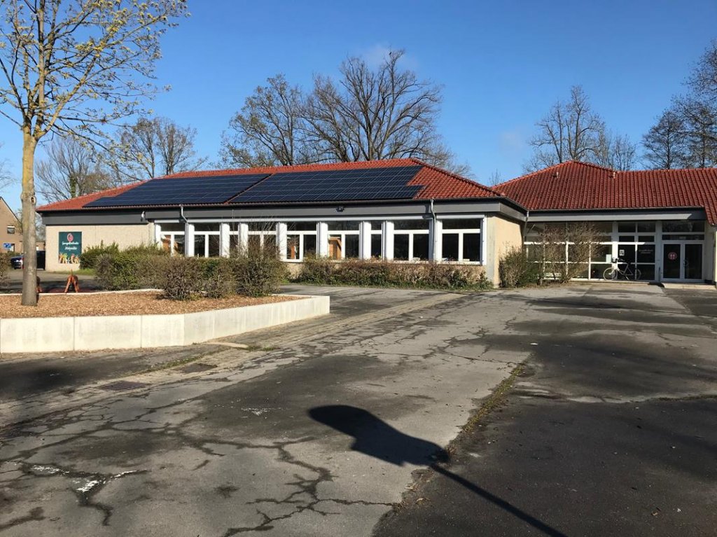 beet mit einem gebauudeteil